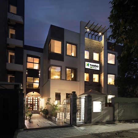 Treebo White Castle, Gurgaon Hotel Buitenkant foto