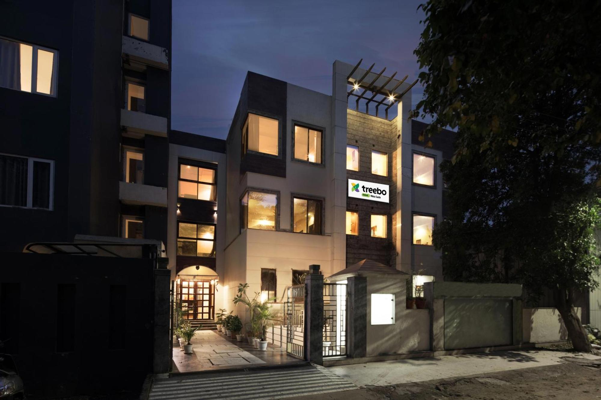 Treebo White Castle, Gurgaon Hotel Buitenkant foto