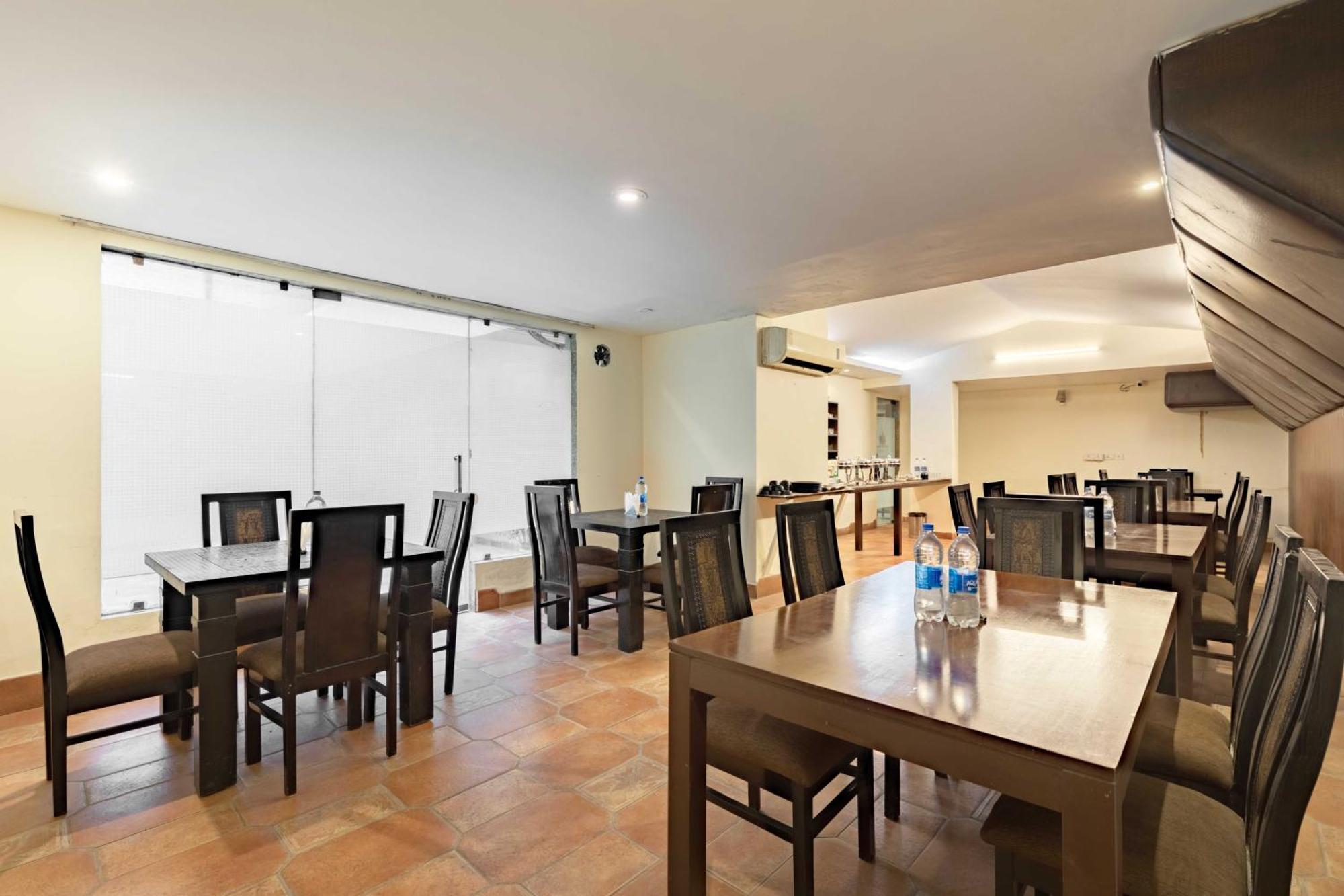 Treebo White Castle, Gurgaon Hotel Buitenkant foto