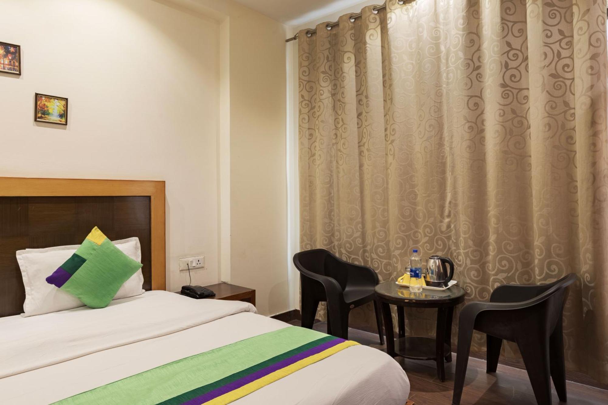 Treebo White Castle, Gurgaon Hotel Buitenkant foto