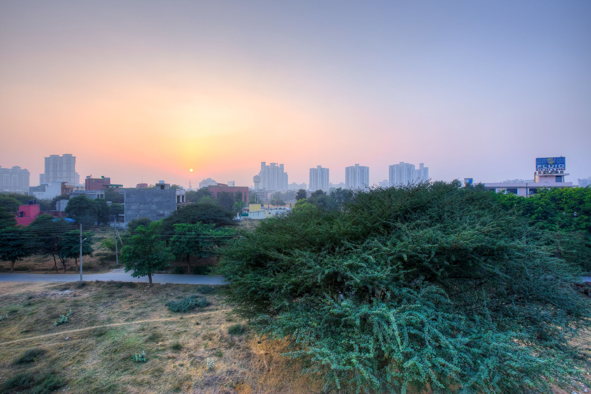 Treebo White Castle, Gurgaon Hotel Buitenkant foto